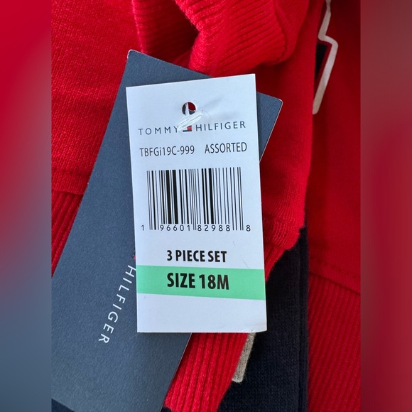 Tommy Hilfiger
3 piece - Picture 3 of 3